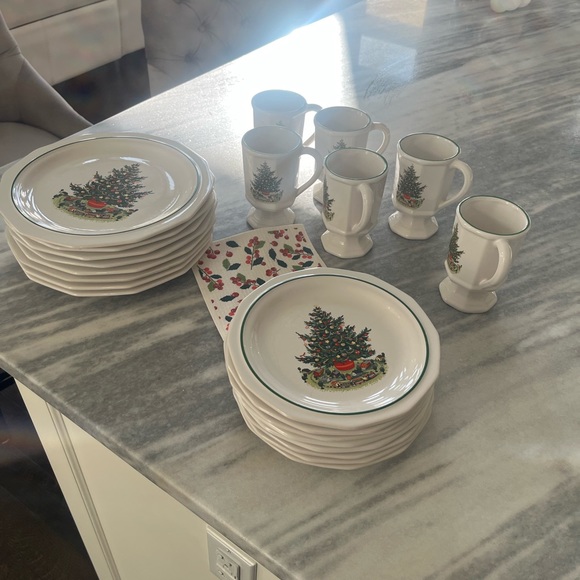 Pfaltzgraff Christmas 6 mugs 8 cake/sandwich/salad plates please read listing - Picture 1 of 15